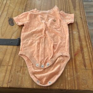 Short sleeve onesie,6-9 months